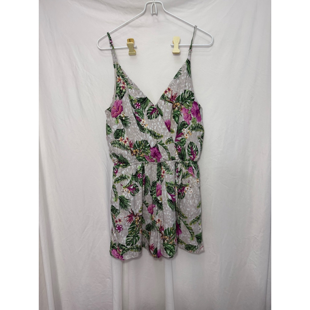 Women's One Heart Clothing Romper Size M Gray Floral